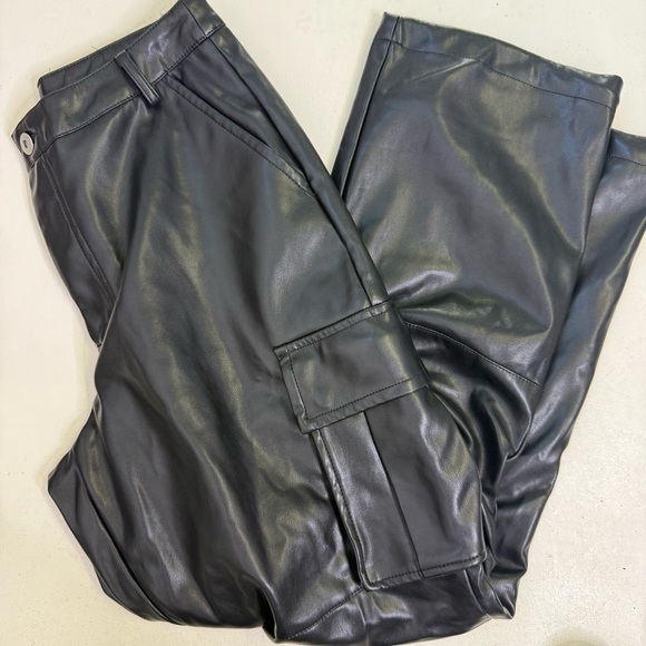 7 For All Mankind Faux Leather Cargo Pants – Size Small - Picture 4 of 8